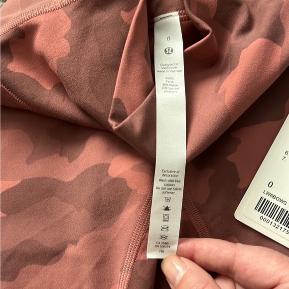 Lululemon align HR crop 21” rose Camo size 0 NWT! - Picture 3 of 4